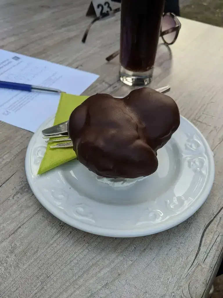 Alvaro Lau_St. Walrick_Overasselt_review