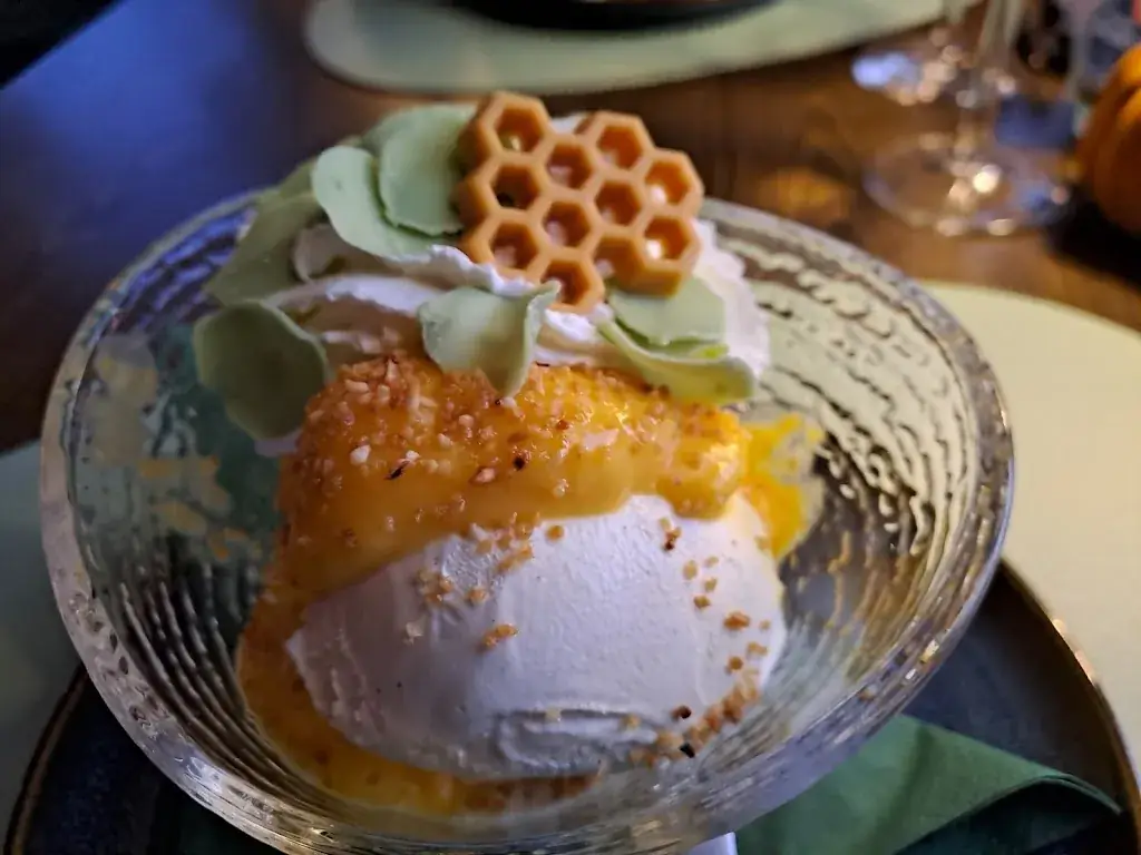 Paul Wright_Sun v.o.f._Overasselt_review