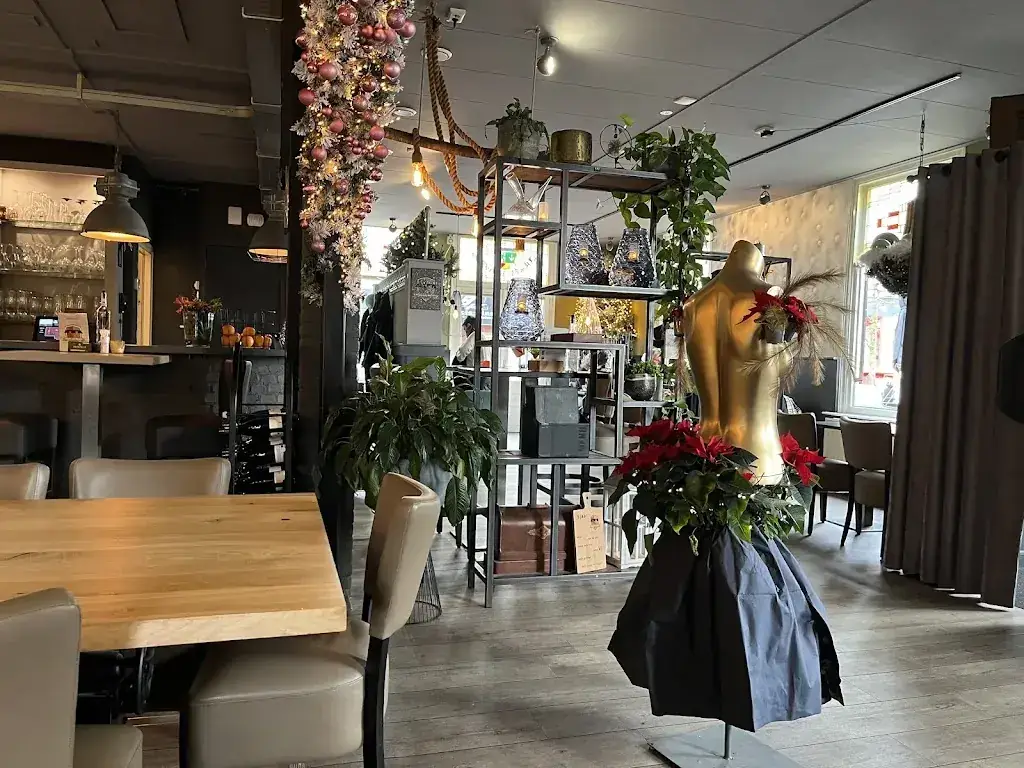 Elena Vladimirova_Het Wapen van Rheden_Rheden_review