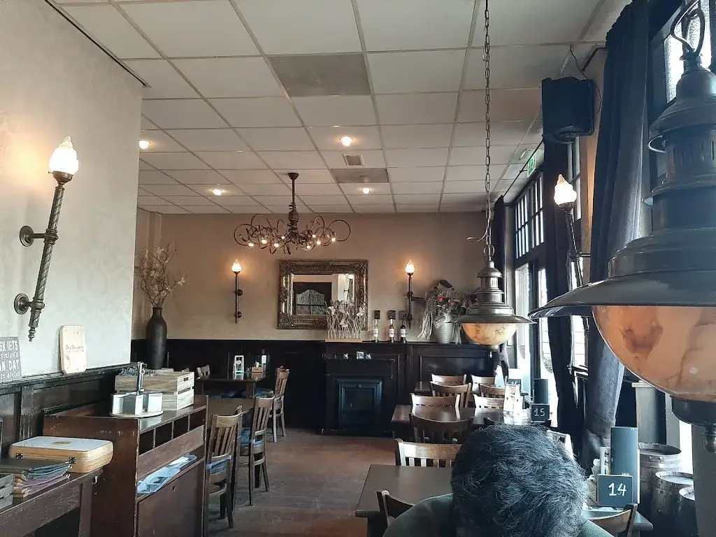 Robin_Café-Restaurant 