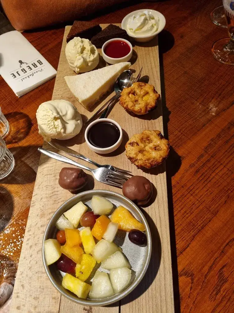 Wouter Ligtenberg_Bregje Oosterhout_Oosterhout_review