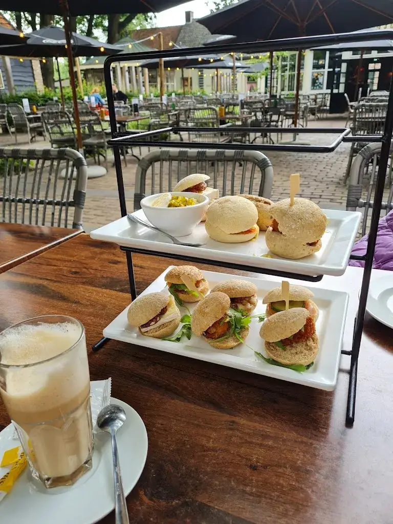 Joanna Klis_Bregje Oosterhout_Oosterhout_review