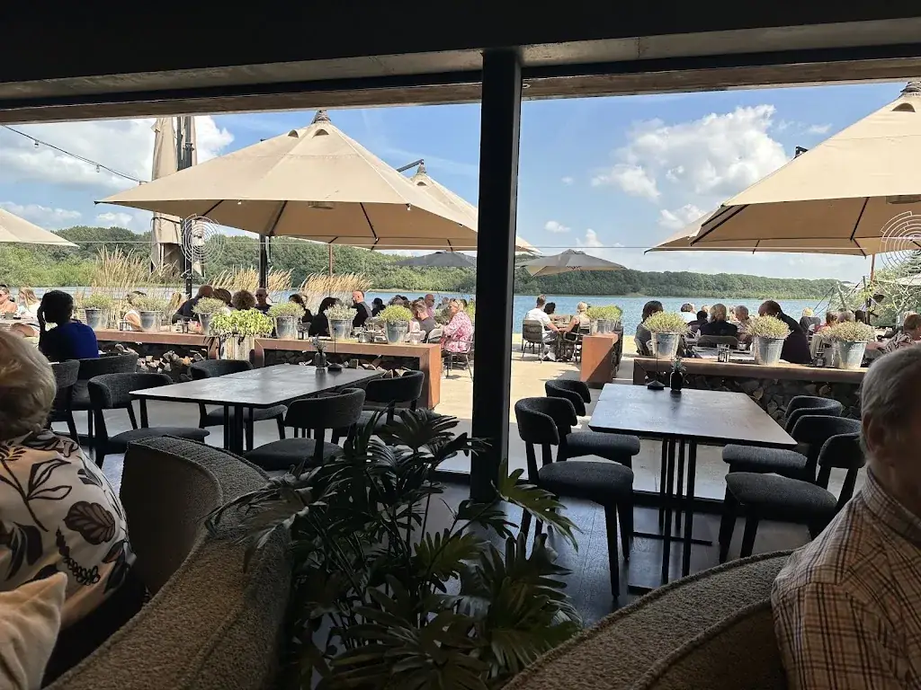 Belle Lowe_Het Houtse Meer_Hout_review