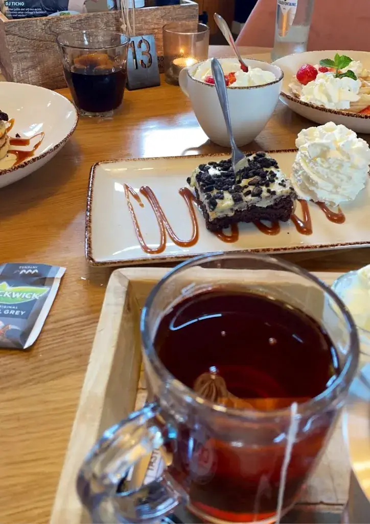 SARA KH_Brownies & downieS_Oosterhout_review