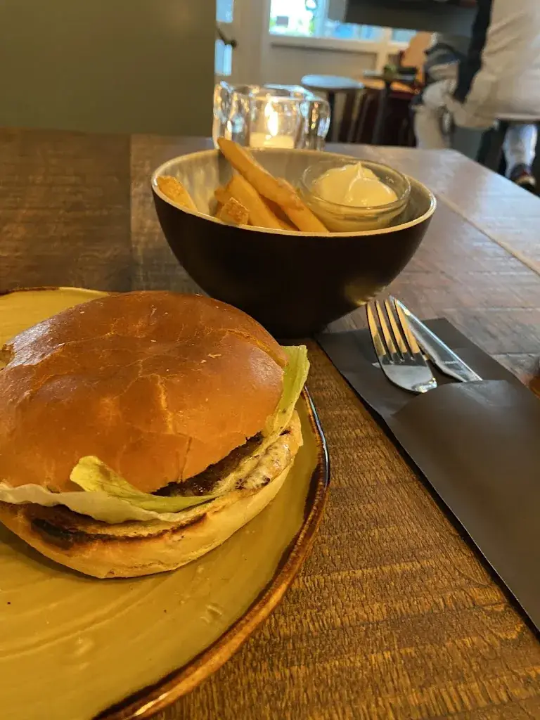 Amna AlSuwaidi_Cafe Nassau_Amsterdam_review