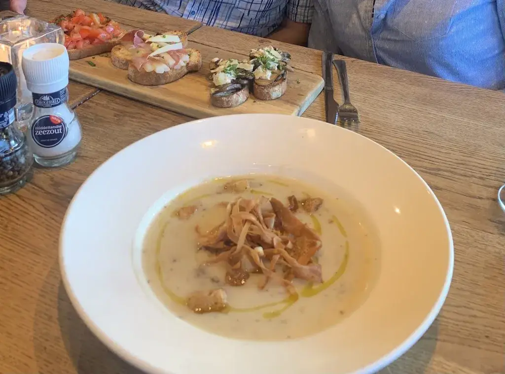 Reason Restored_Cafe Nassau_Amsterdam_review