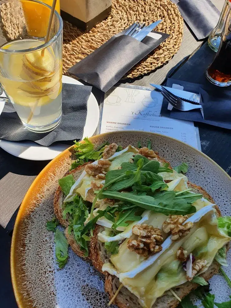 Imelda Nolten-Gardjito_'t Koffiehuus Ugchelen - Lunchroom, koffie met gebak_Ugchelen_review