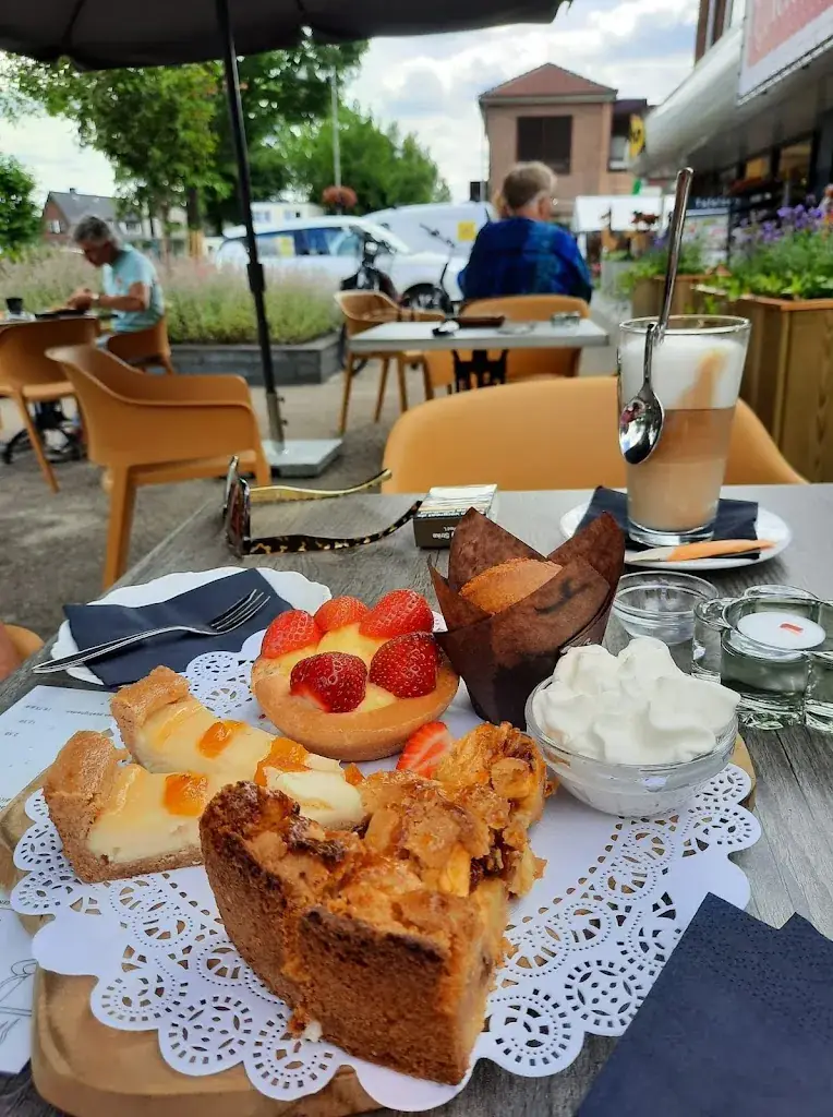 't Koffiehuus Ugchelen - Lunchroom, koffie met gebak_Ugchelen_slider_image_2