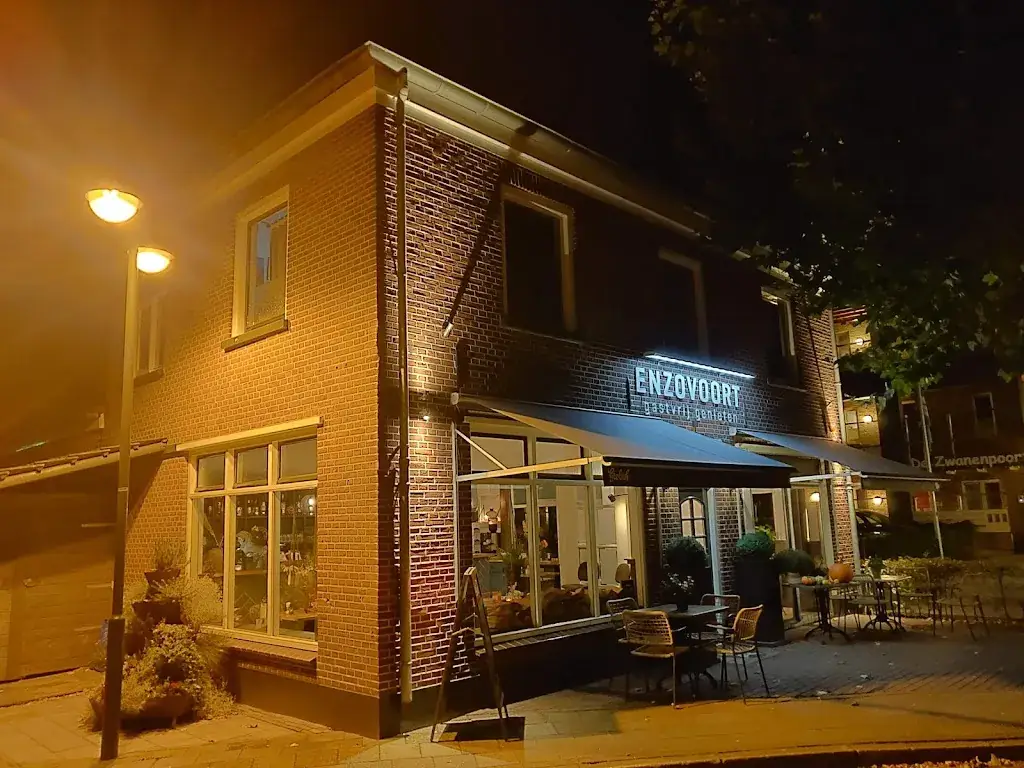 Rick Siemons_Enzovoort_Varsseveld_review