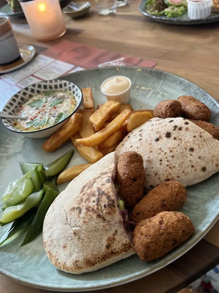 mahtabb moradii_Thuis bij Fien_Wijchen_review