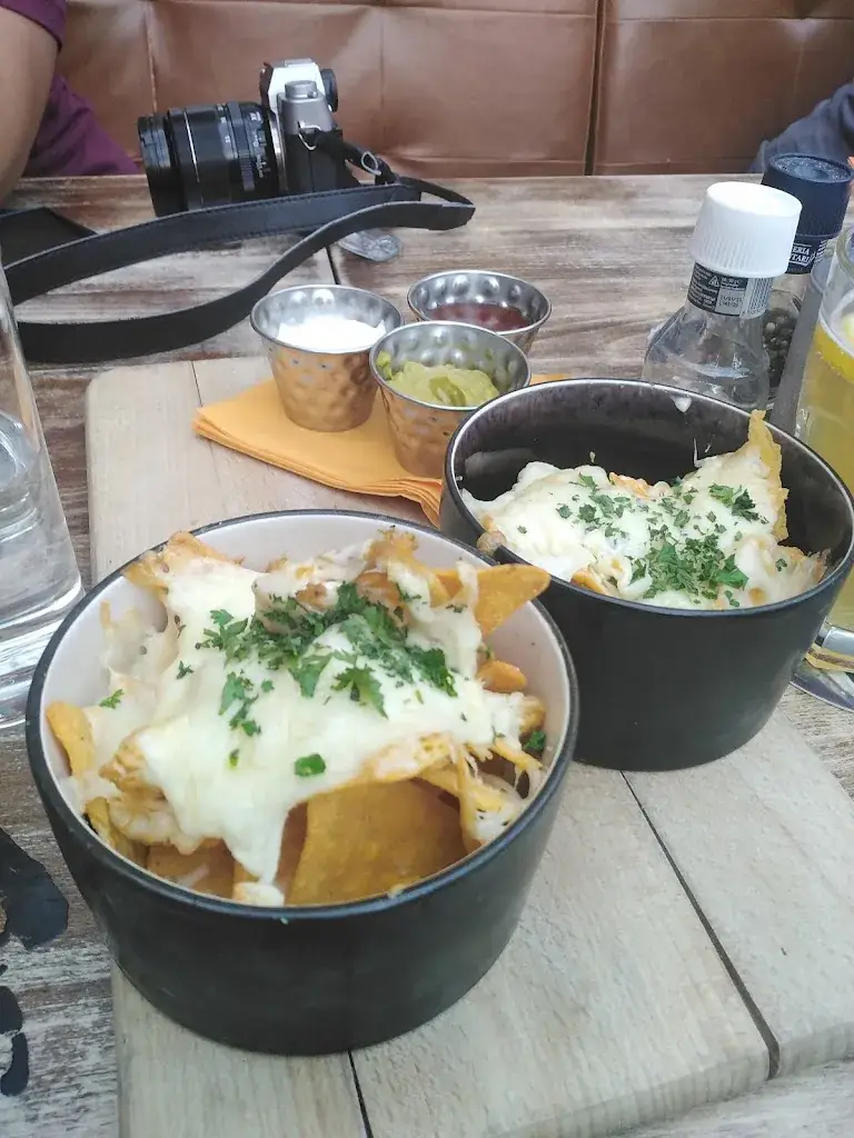 Mabel Tola-Winjobi_Zaal 4_Wijchen_review