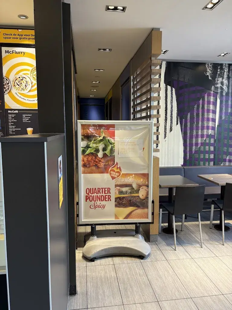 Ralitsa Angelova_McDonald's Waardenburg_Waardenburg_review