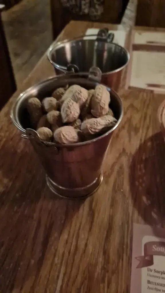 Mariëlle Leugs_Robin Hood Ribhouse_Drouwen_recensione