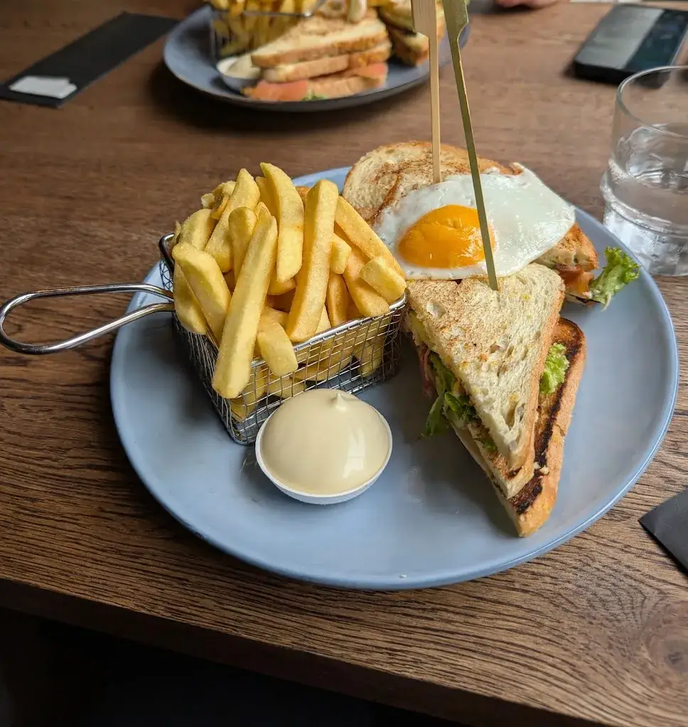 Simone (Sims)_The White Horse Wekerom_Wekerom_review