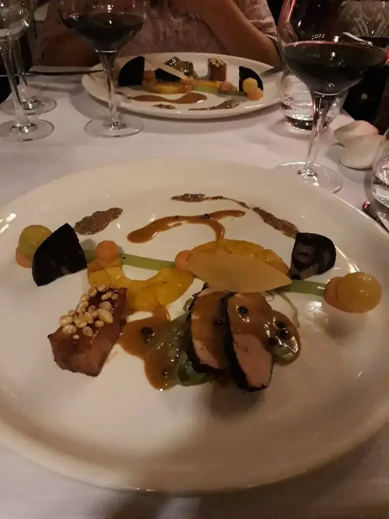 Ivona Kujundzic_LEV. by Mike_Winterswijk_review