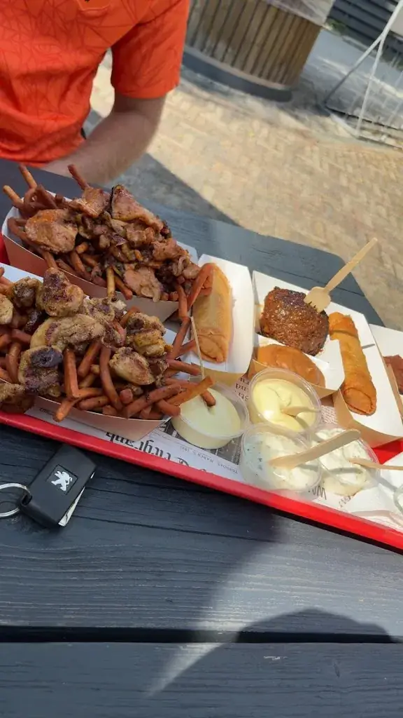 Luca Brons_Snackbar de Brombeer_Gasselte_recensione