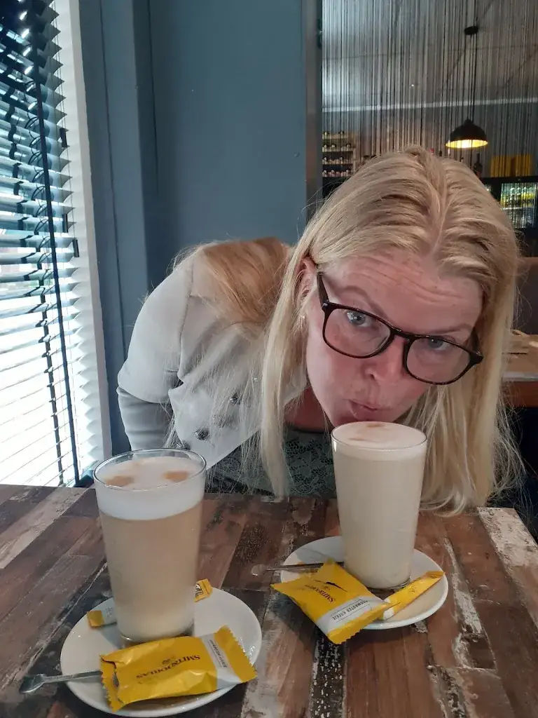 Peter Lorijn_Plein 12_Bellingwolde_review