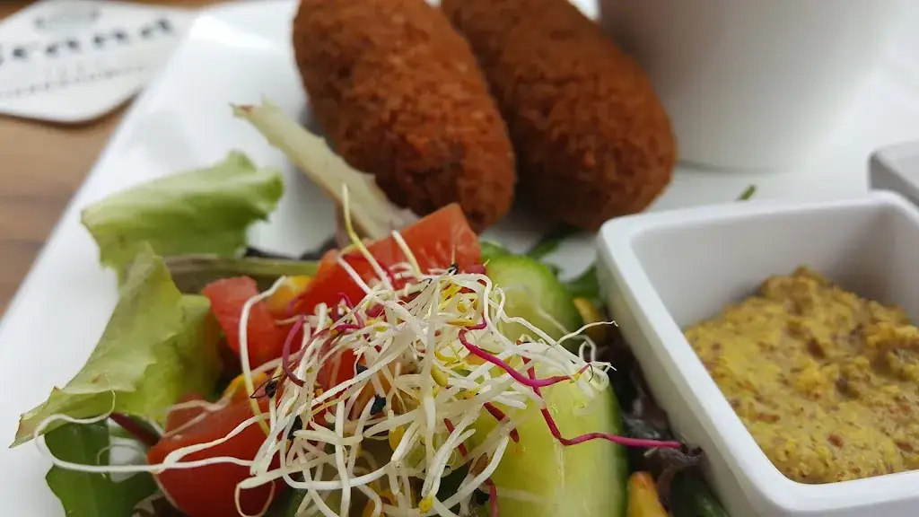 Hooded Tiesma_Paviljoen Overdiep_Appingedam_review