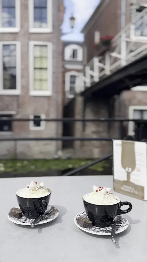 aan tafel bij De DAAMe_Appingedam_slider_image_2