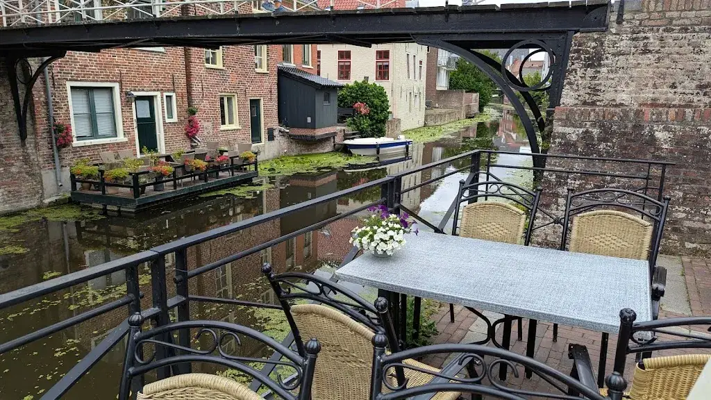 aan tafel bij De DAAMe_Appingedam_slider_image_3