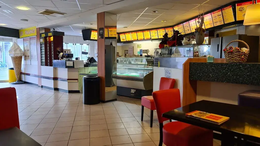 Bas Hoogstraten_Cafetaria Rogers Place_Appingedam_review