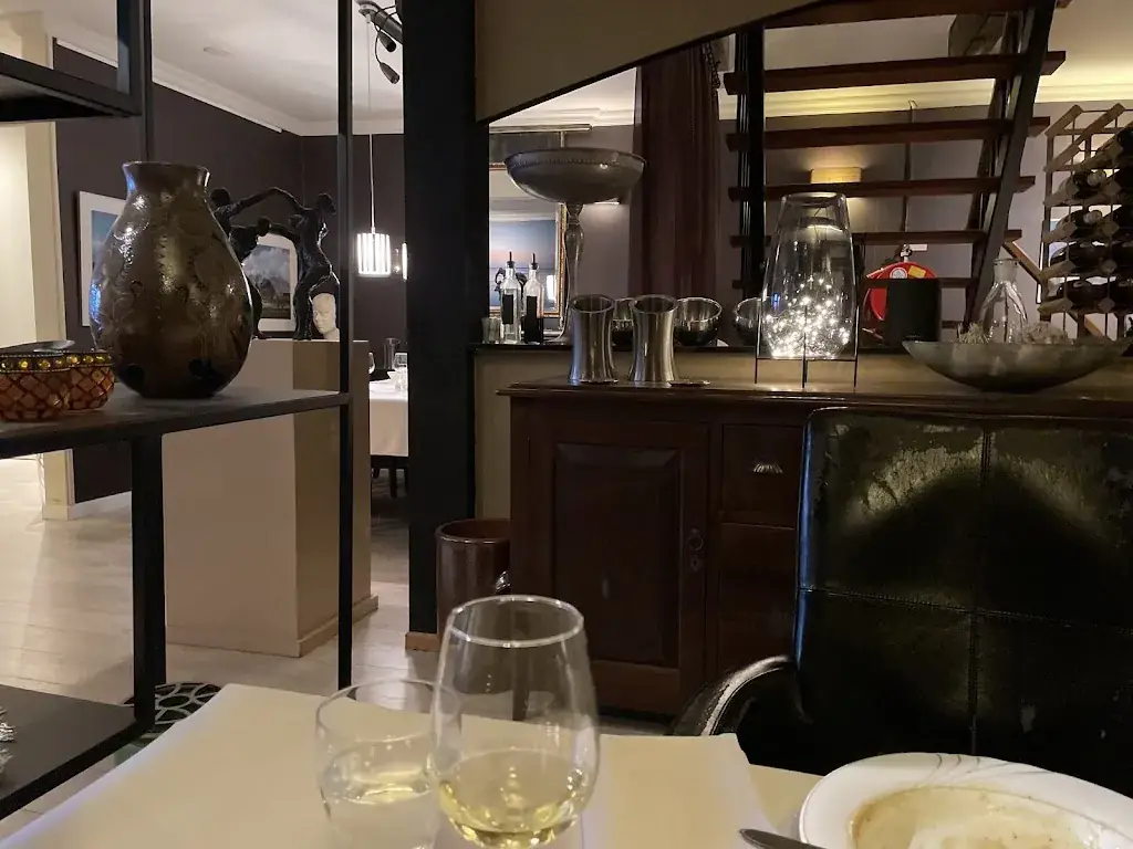 Dan F-Lynch_Restaurant 