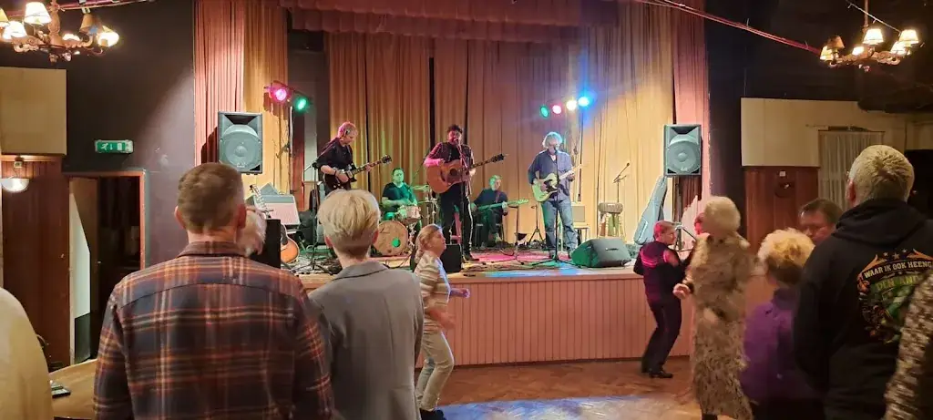 Nico Roorda_Bulthuis Eenrum Café - Zaal - Dorpshuis_Eenrum_review