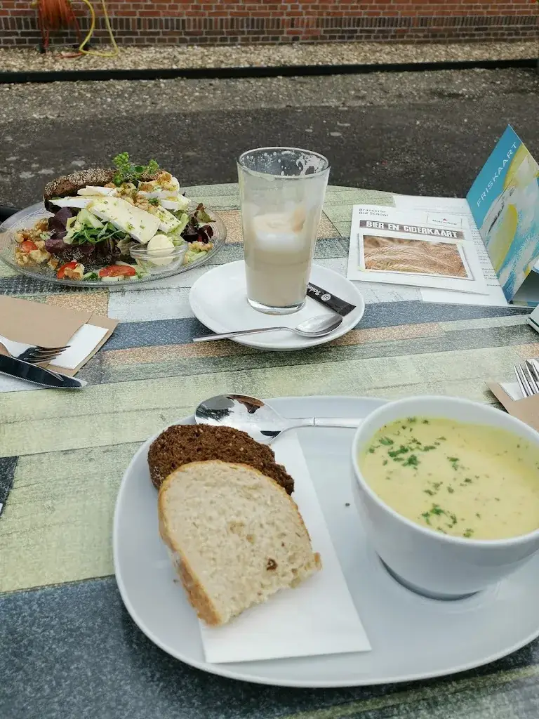 Juri_Brasserie Old School_Oostwold_review