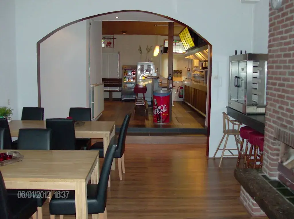 Snack Bar Honky Tonk restaurant in Grijpskerk
