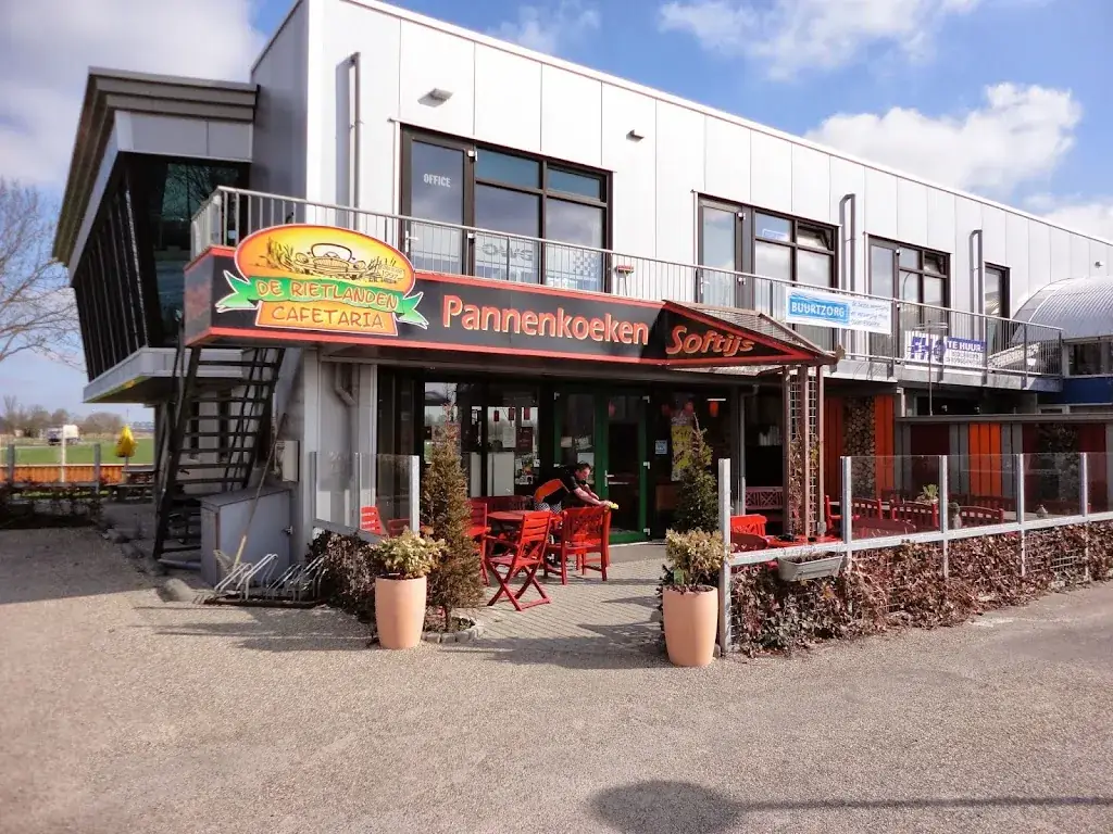 Cafetaria De Rietlanden restaurant in Grijpskerk