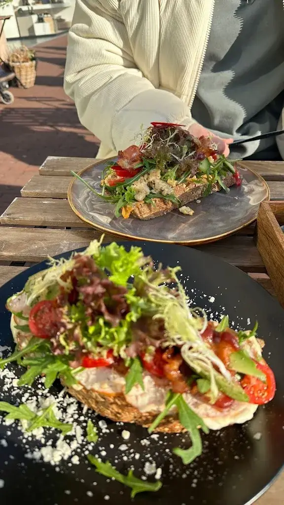 matthew collier_eight in Groningen_Groningen_review