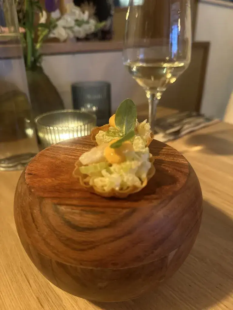 Burcu Güvenatam_De Betere Tijden_Groningen_review