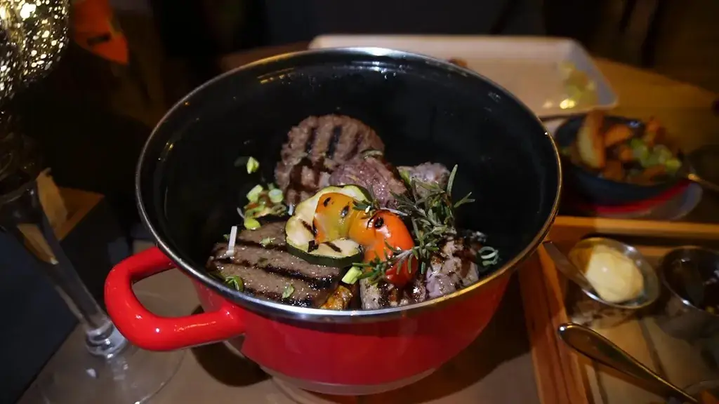 Ornella Nsamu_Steakhouse De Rode Loper_Stadskanaal_review