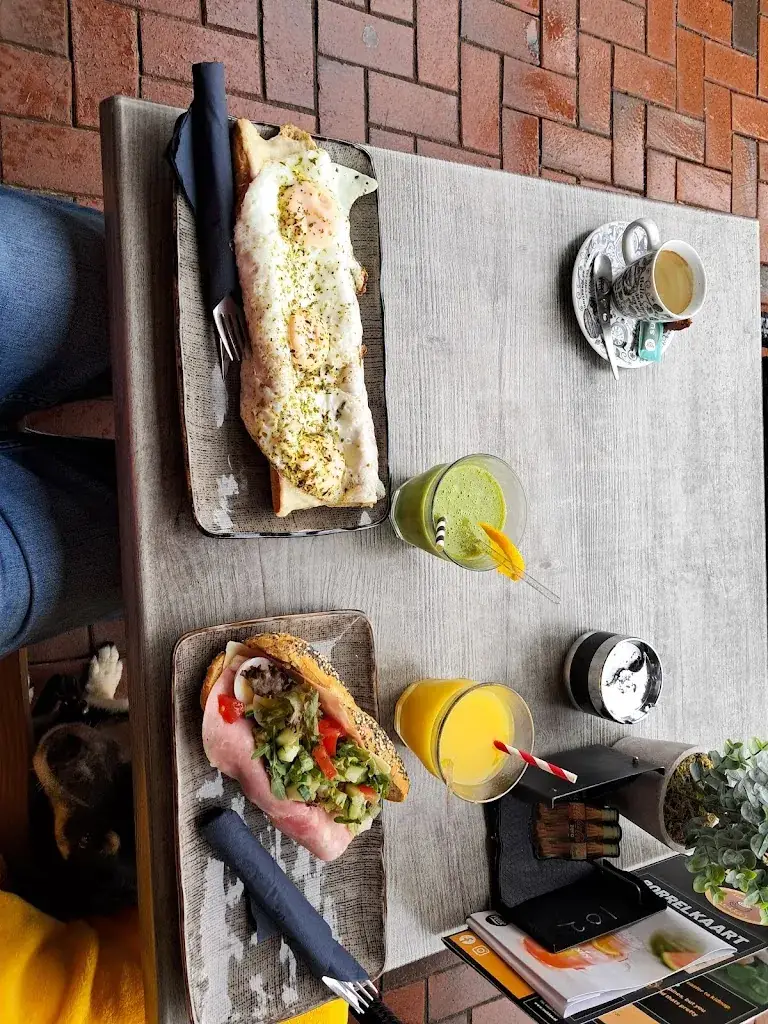 Edoward Bertels_Lunchcafé Mokka's_Stadskanaal_review