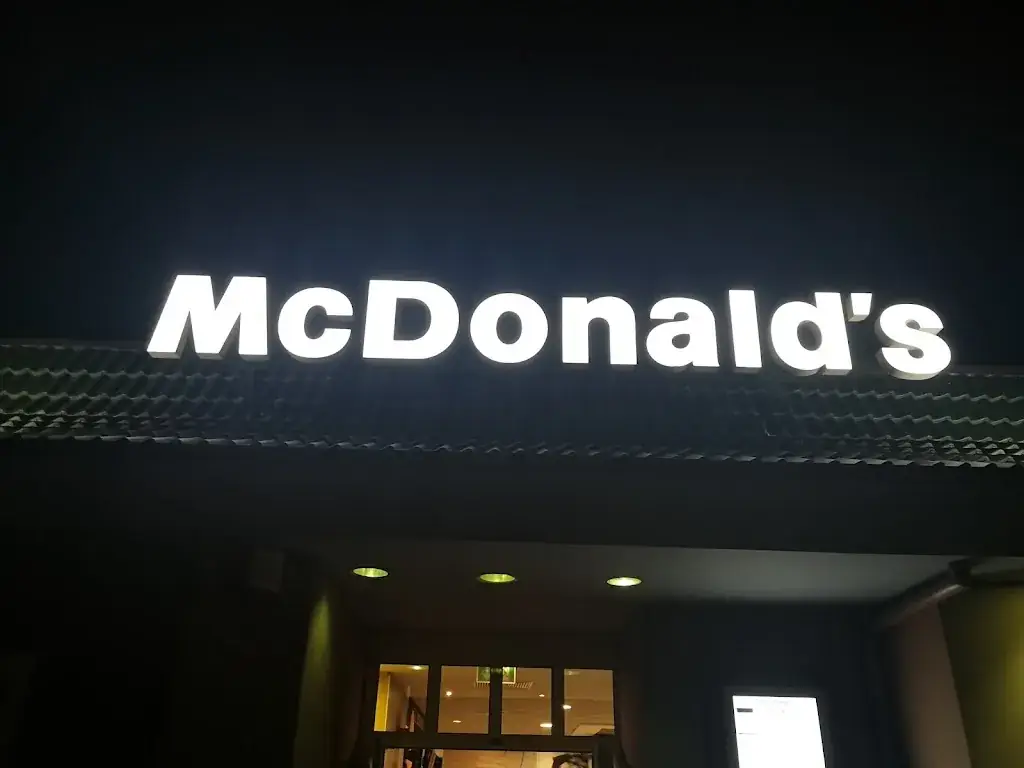 Ákos Takacs_McDonald's_Stadskanaal_review