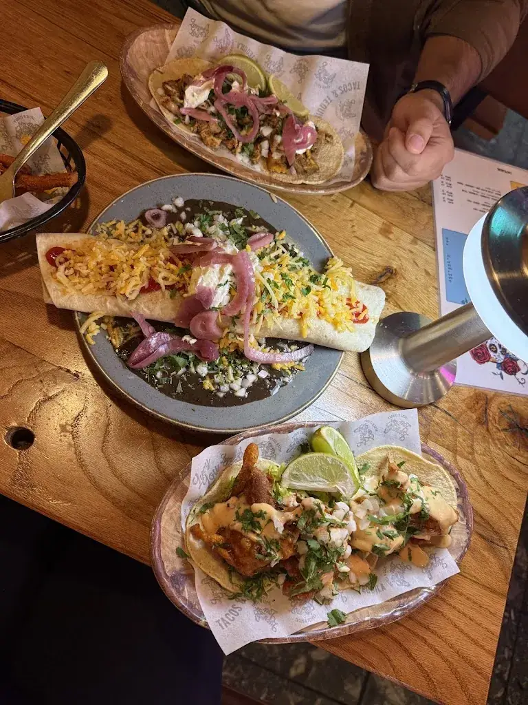 E Berenyi_Lucy Lou Taco's & Tequila_Utrecht_review