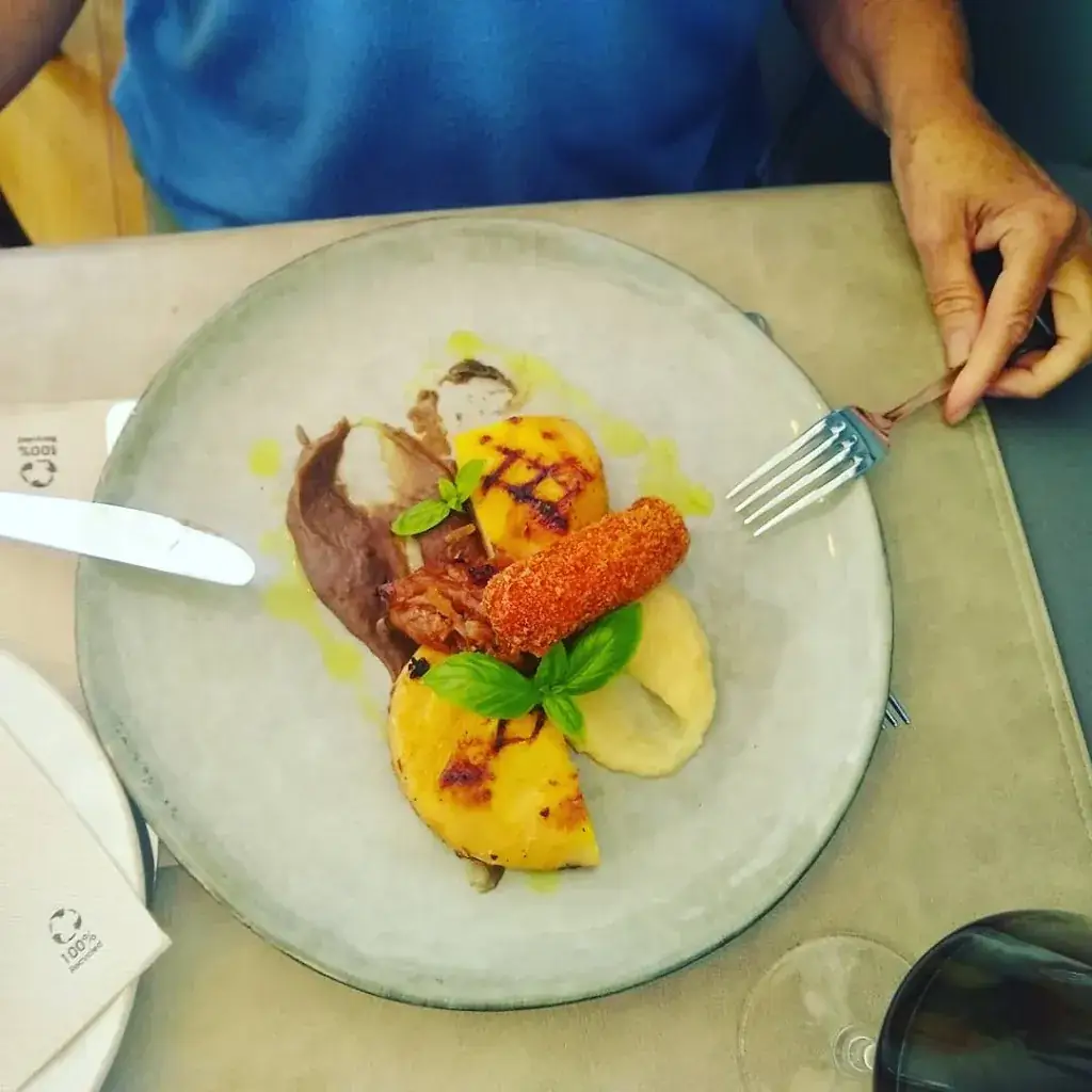 Isil Vos_VanLeenen._Leens_review