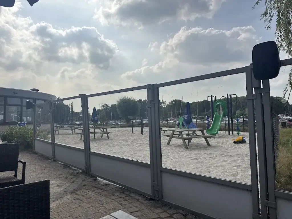 Marijn Poelman_Hé aan het water_Haren_review