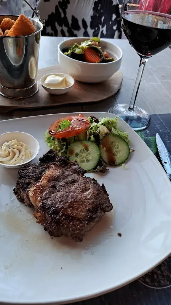 Helge Ellevset_Brasserie Restaurant La Vache_Veendam_review