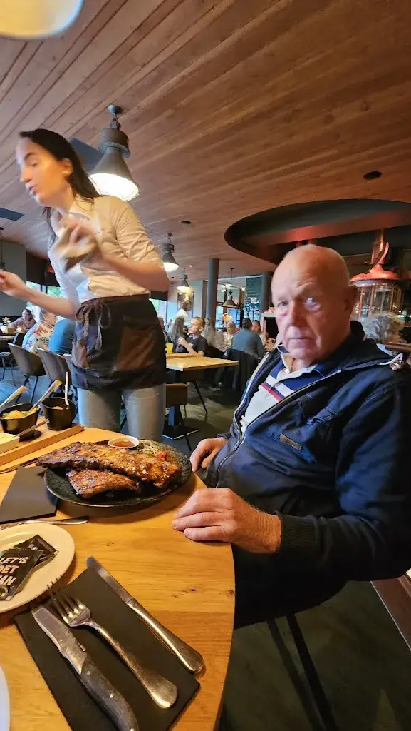 John van Rijsingen_Grand Café - Restaurant t Plein_Veendam_review