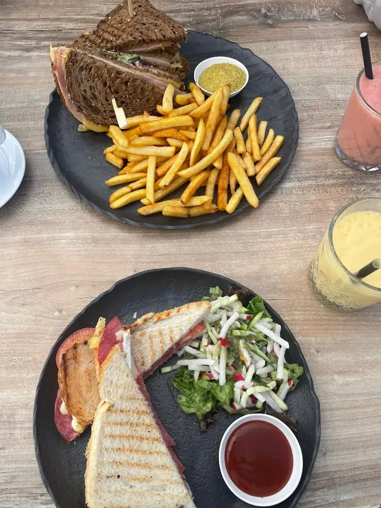 Drumea Dragos Ionut_Paviljoen De Leine_Kropswolde_review