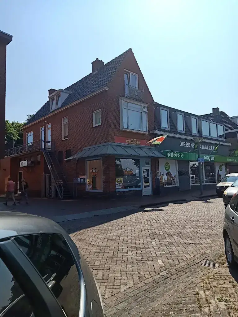 Johan Kasmo_Warung Asmara_Hoogezand_reseña