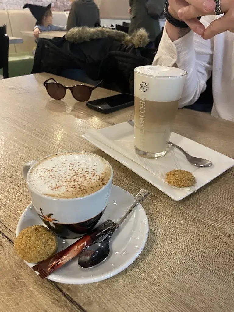 Clara Henning_Lunchroom Eventjes_Hoogezand_reseña