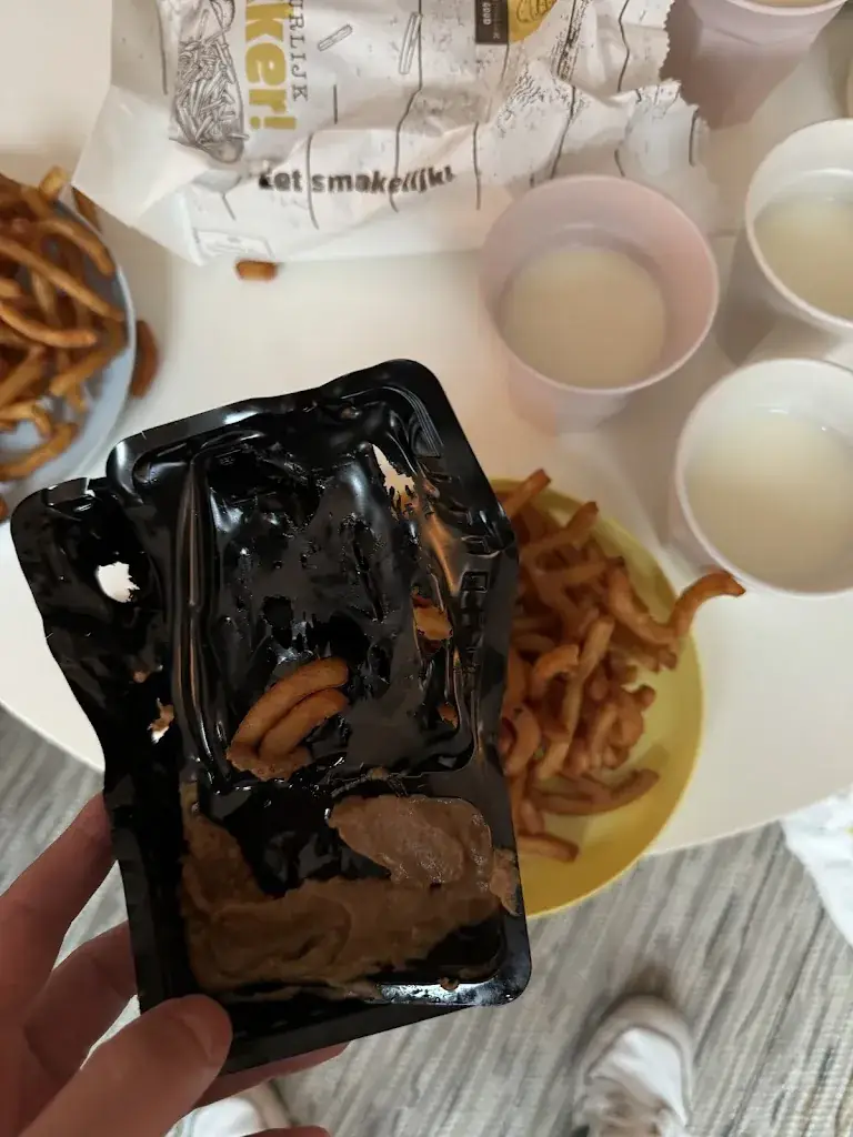 Senderovski_Cafetaria Car-San_Sappemeer_review