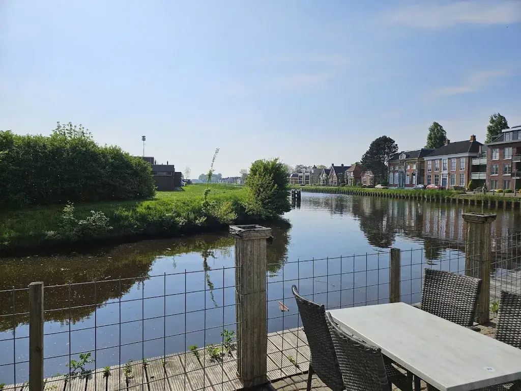 Manuela Bartz_Bert's Vis-Stee_Zuidbroek_review