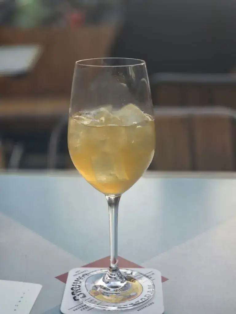 Evy Ticse_Café Maxwell_Amsterdam_review