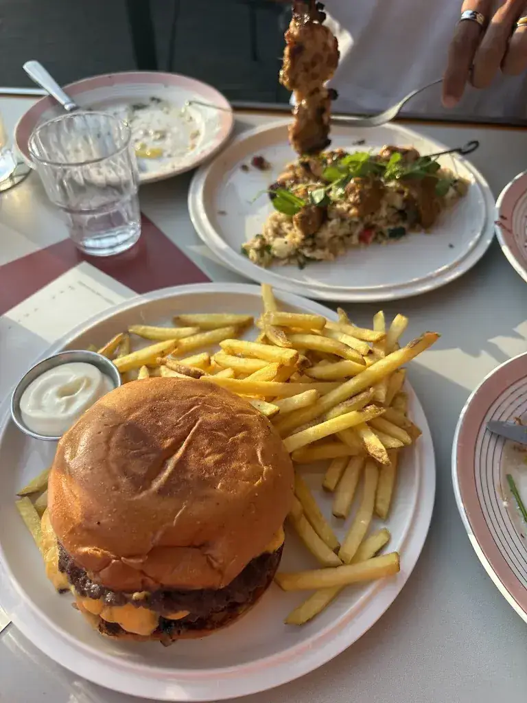 joncquez emma_Café Maxwell_Amsterdam_review