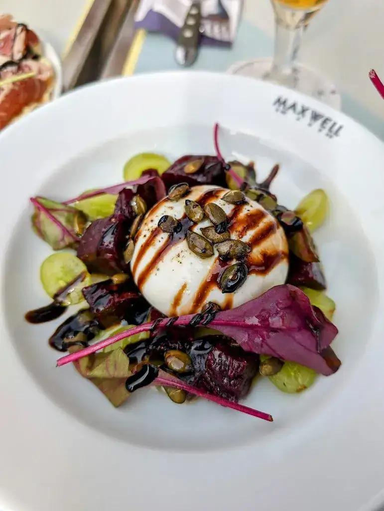 Bendert Katier_Café Maxwell_Amsterdam_review