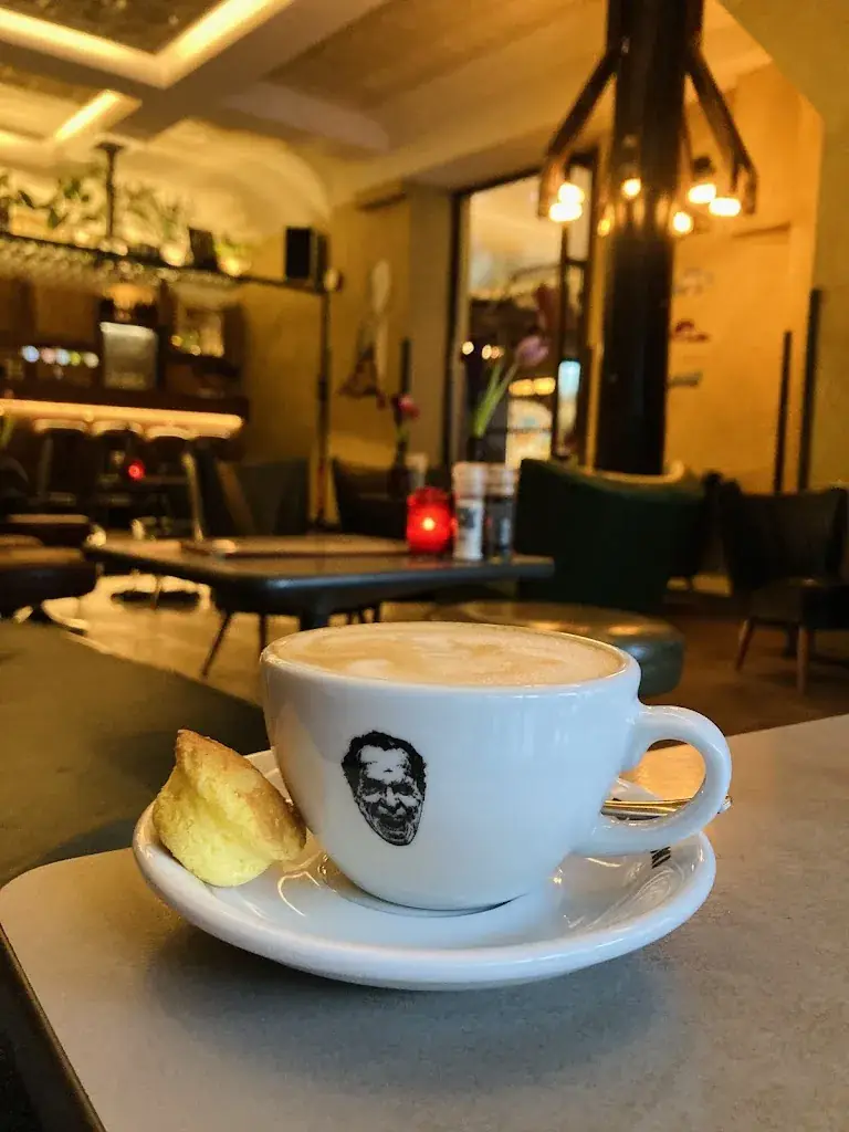 Gus_Bar Bukowski_Amsterdam_review