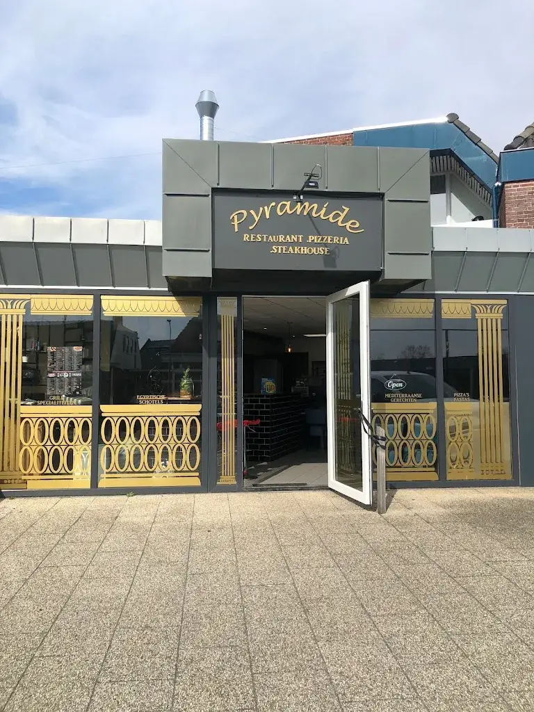 De Pyramide restaurant in Scheemda